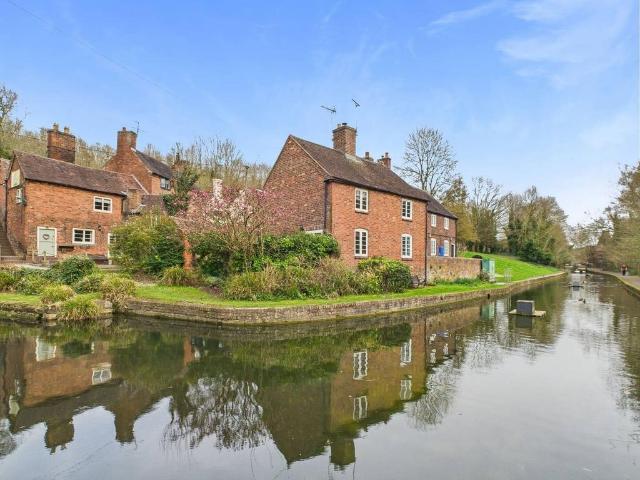 High Street, Telford TF8 1 bed cottage to rent £695 pcm £160 pw