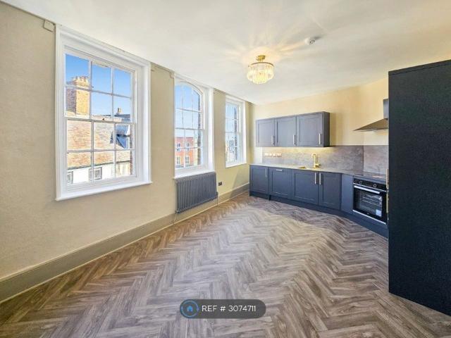 High Street, Tewkesbury GL20, 3 bed flat to rent, £1,300 pcm | PrimeLocation
