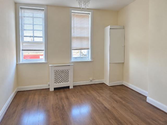 High Street, Thornton Heath CR7, 2 bed flat to rent, £1,350 pcm | PrimeLocation