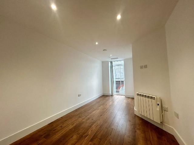 High Street, The Burton Building TN9, 1 bed flat to rent, £1,150 pcm | PrimeLocation