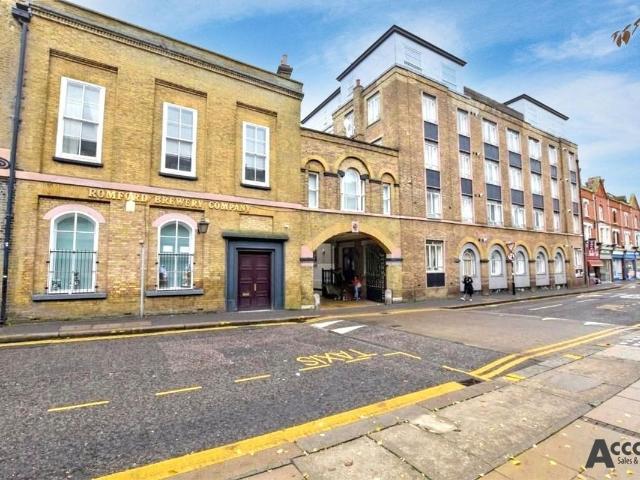 High Street, The Gatehouse High Street RM1, 2 bed flat to rent, £1,400 pcm | PrimeLocation
