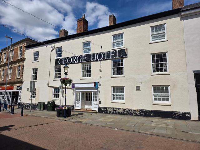 High Street, The George Hotel High. 3 bed flat to rent £850 pcm £196 pw