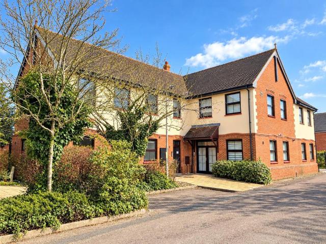 High Street, Theale, Reading, RG7 2 bed apartment to rent £1,300 pcm £300 pw