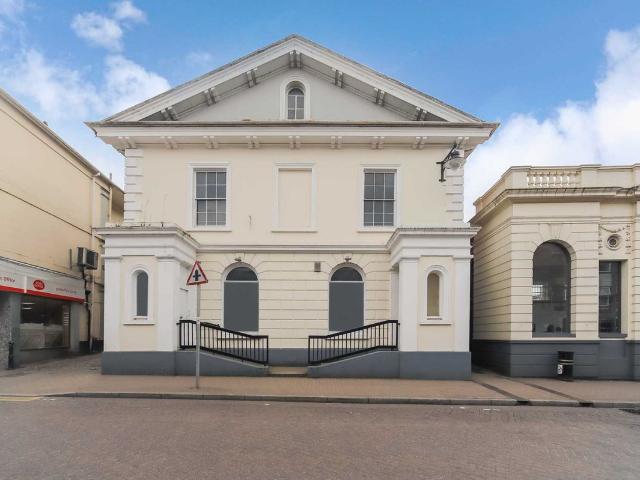 High Street, Tring, Hertfordshire HP23, 2 bed flat to rent, £1,650 pcm | PrimeLocation
