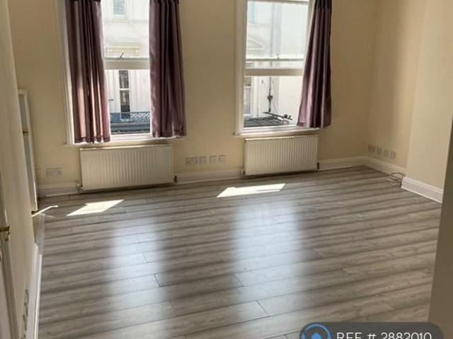High Street, Tunbridge Wells, TN1 1 bed flat to rent £1,050 pcm £242 pw