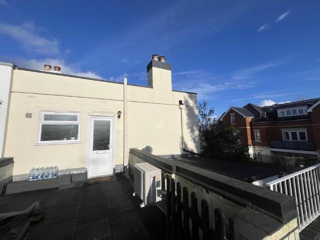 High Street, Tunbridge Wells TN2 2 bed apartment to rent £1,295 pcm £299 pw