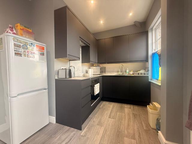 High Street, Uckfield TN22, 2 bed flat to rent, £1,200 pcm | PrimeLocation