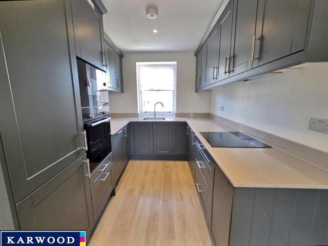 High Street, Uxbridge 2 bed apartment to rent £1,950 pcm £450 pw