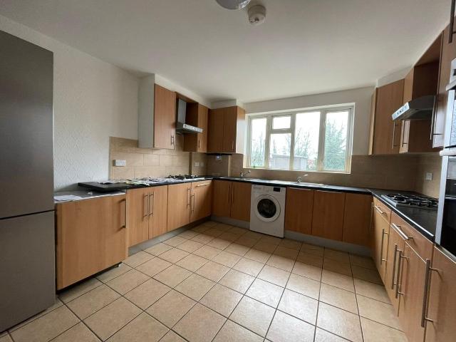 High Street, Waltham Cross EN8, 6 bed terraced house to rent, £3,200 pcm | PrimeLocation