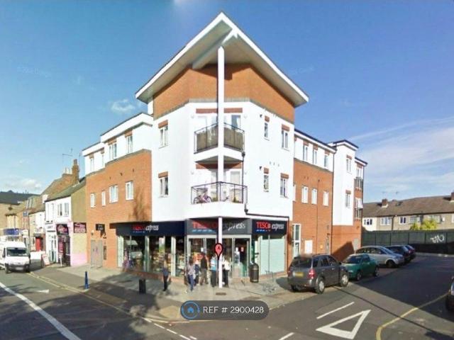 High Street, Waltham Cross EN8, 2 bed flat to rent, £1,600 pcm | PrimeLocation