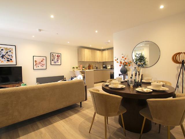 High Street, Waltham Cross EN8, 2 bed flat to rent, £2,200 pcm | PrimeLocation