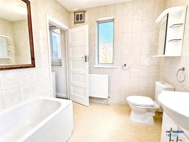 High Street, Waltham Cross EN8, 3 bed maisonette to rent, £2,000 pcm | PrimeLocation