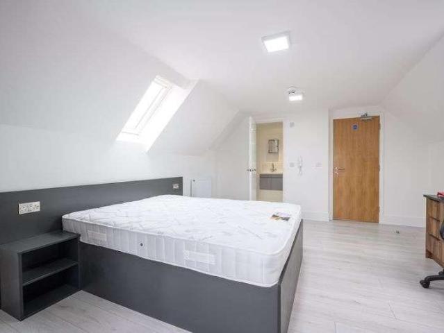 High Street, Walton on thames, KT12
