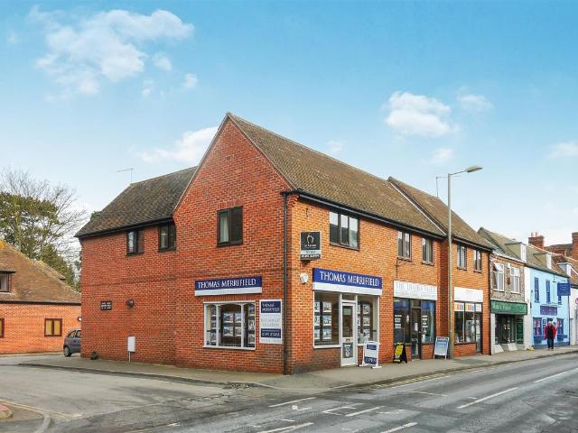 High Street, Wallingford OX10, 2 bed flat to rent, £1,200 pcm | PrimeLocation