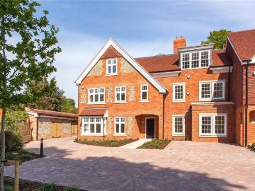 High Street, Wargrave, Reading RG10 2 bed flat to rent £2,200 pcm £508 pw