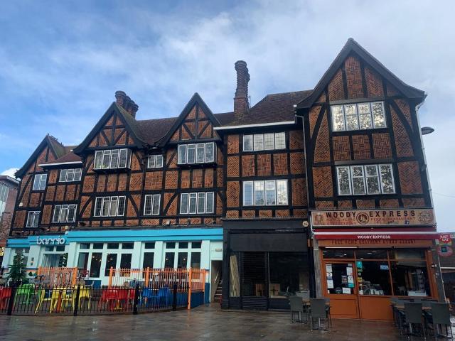 High Street, WATFORD 2 bed apartment to rent £1,750 pcm £404 pw