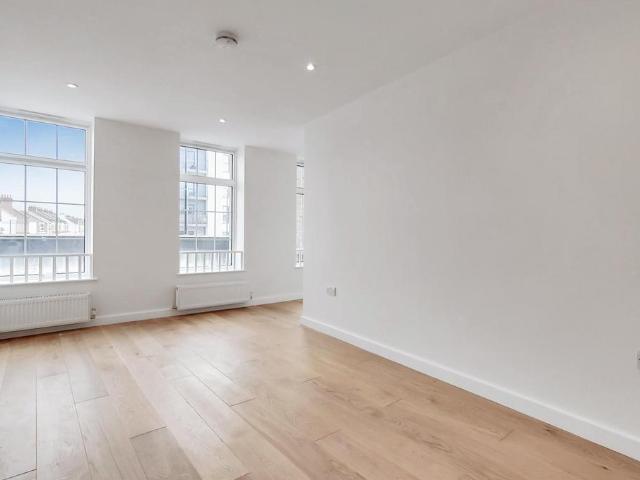 High Street, Wealdstone, Harrow 1 bed flat to rent £1,550 pcm £358 pw