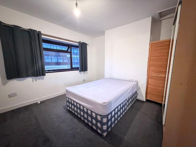 High Street, West Bromwich B70, 4 bed flat to rent, £1,400 pcm | PrimeLocation