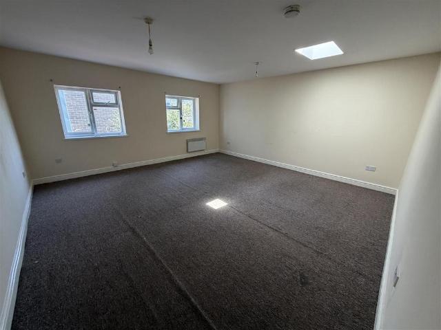 High Street, West Bromwich B70 1 bed house to rent £650 pcm £150 pw