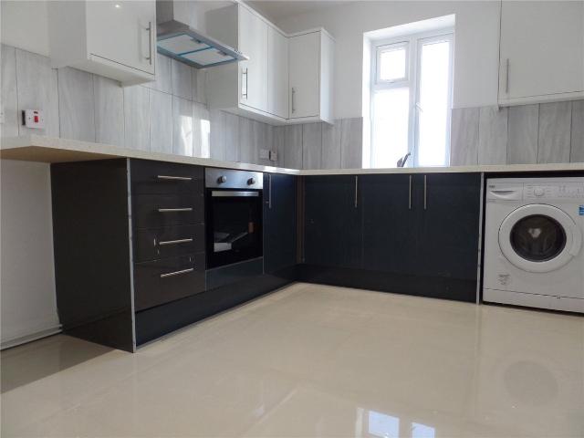 High Street, West Drayton UB7, 2 bed flat to rent, £1,650 pcm | PrimeLocation