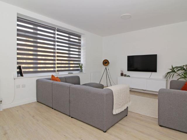 High Street, West Wickham BR4, 1 bed flat to rent, £1,500 pcm | PrimeLocation