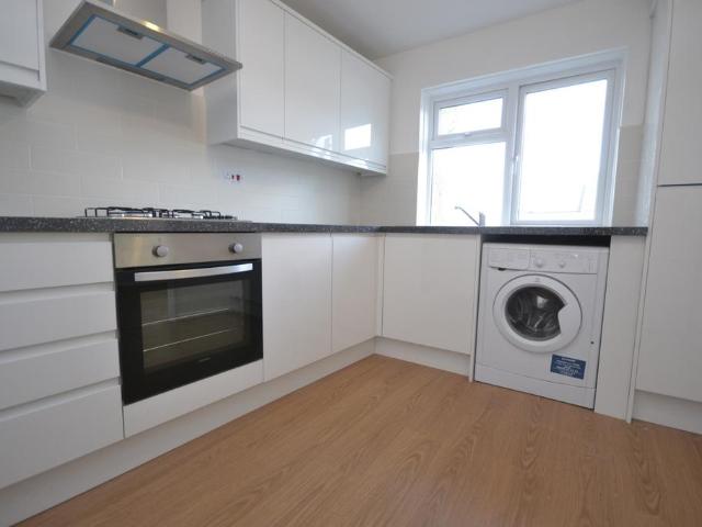 High Street West Wickham BR4 3 bed maisonette to rent £2,000 pcm £462 pw