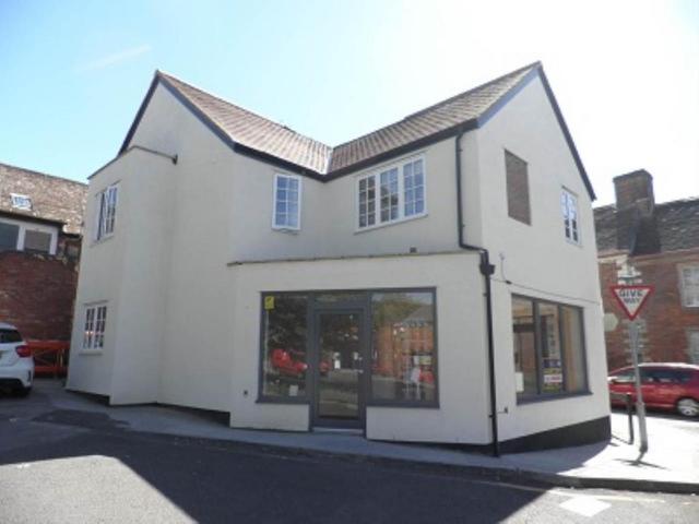 High Street, Wincanton, Somerset 1 bed flat to rent £775 pcm £179 pw