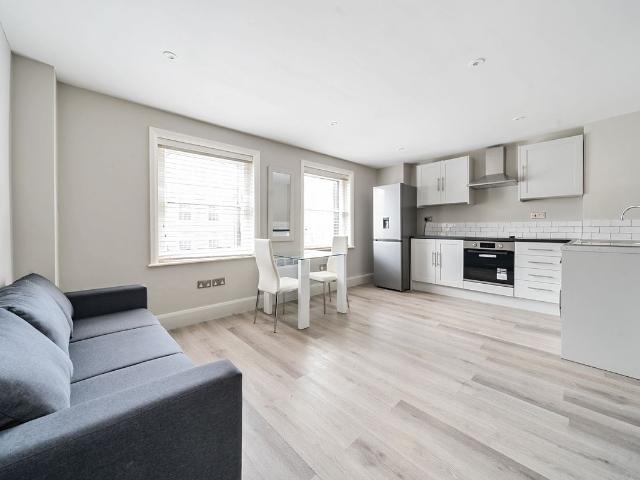 High Street, Windsor SL4, 1 bed flat to rent, £1,400 pcm | PrimeLocation