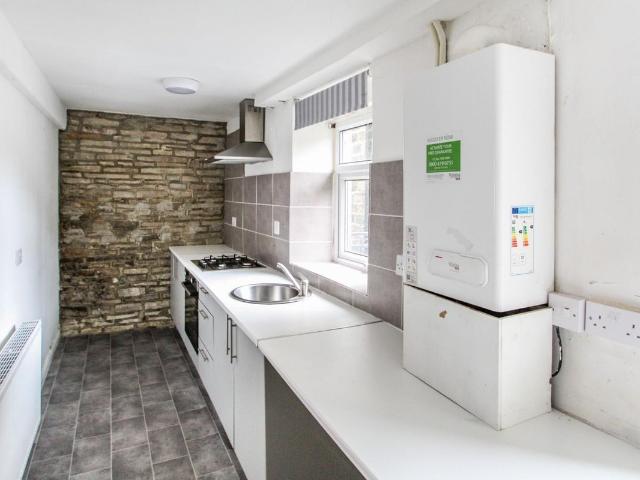 High Street, Wibsey, Bradford BD6, 2 bed property to rent, £650 pcm | PrimeLocation