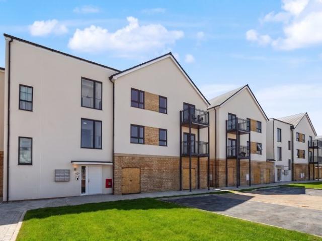 High Street, Witney OX28, 2 bed flat to rent, £1,250 pcm | PrimeLocation