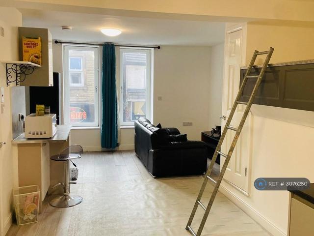High Street, Wombwell, Barnsley, S73 1 bed flat to rent £675 pcm £156 pw