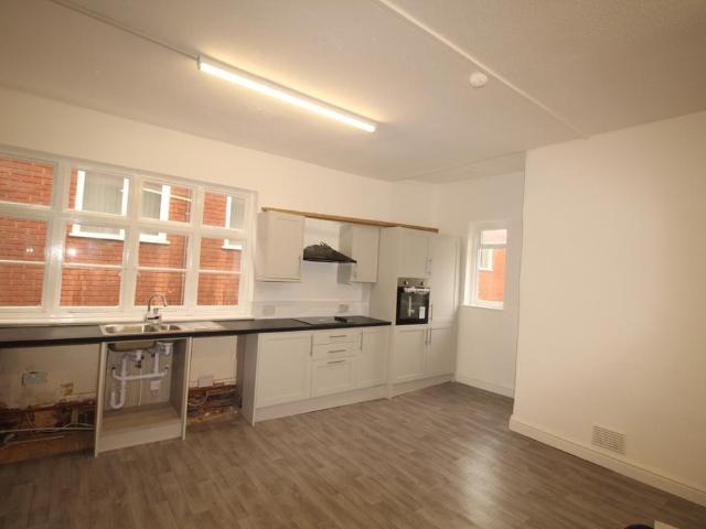 High Street, Worcestershire B61 House share to rent £625 pcm £144 pw