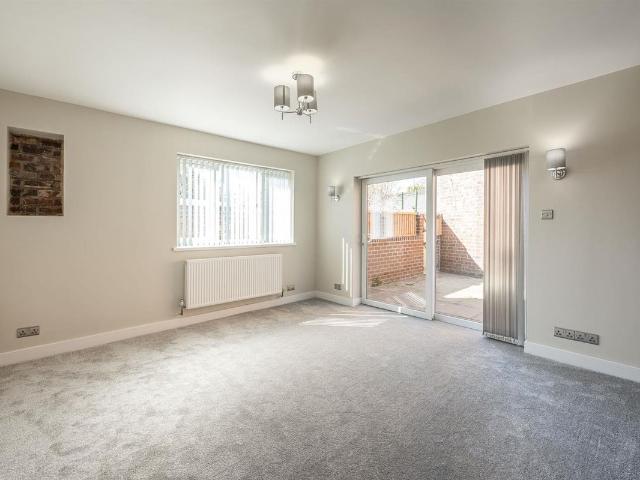 High Street, Wordsley, Stourbridge DY8, 1 bed flat to rent, £895 pcm | PrimeLocation
