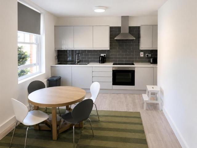 High Street, Acton, London 2 bed flat to rent £2,050 pcm £473 pw