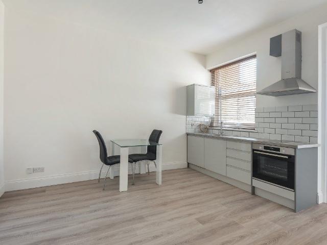 High Street, Acton, London W3, 1 bed flat to rent, £1,450 pcm | PrimeLocation