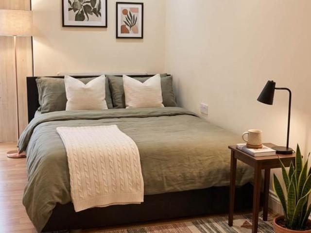 High Street, Acton Studio to rent £1,150 pcm £265 pw