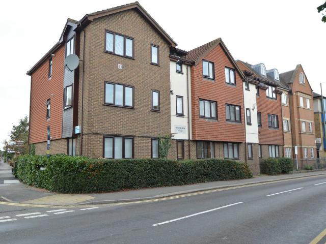 High Street, Addlestone KT15, 1 bed flat to rent, £1,195 pcm | PrimeLocation
