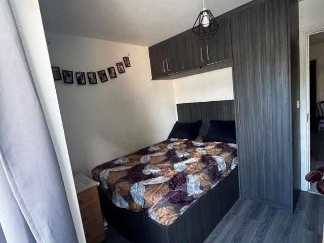 High Street, Addlestone KT15 2 bed flat to rent £1,500 pcm £346 pw