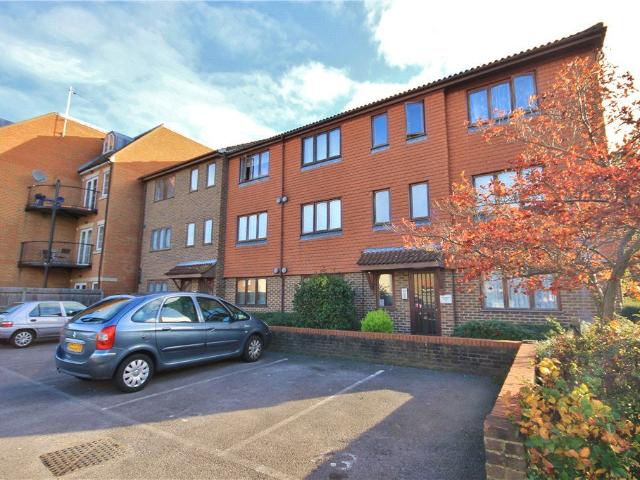High Street, Addlestone, Surrey KT15, 1 bed flat to rent, £1,250 pcm | PrimeLocation