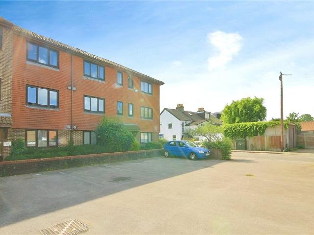 High Street, Addlestone, Surrey KT15, 1 bed flat to rent, £1,250 pcm | PrimeLocation