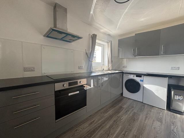 High Street, Aldershot, Hampshire GU11, 1 bed flat to rent, £925 pcm | PrimeLocation