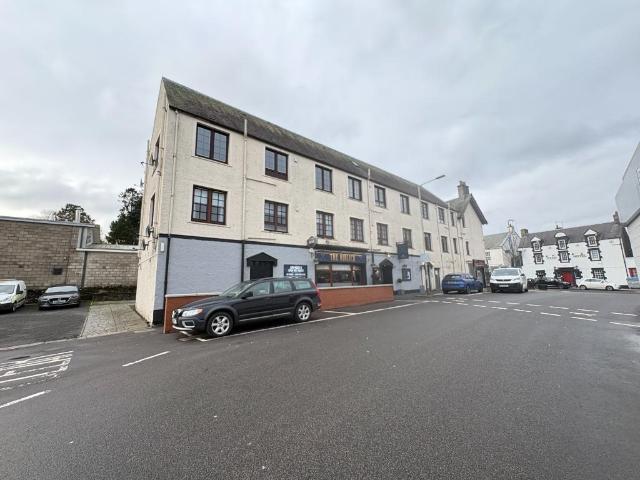 High Street, Auchterarder. 2 bed flat to rent £725 pcm £167 pw