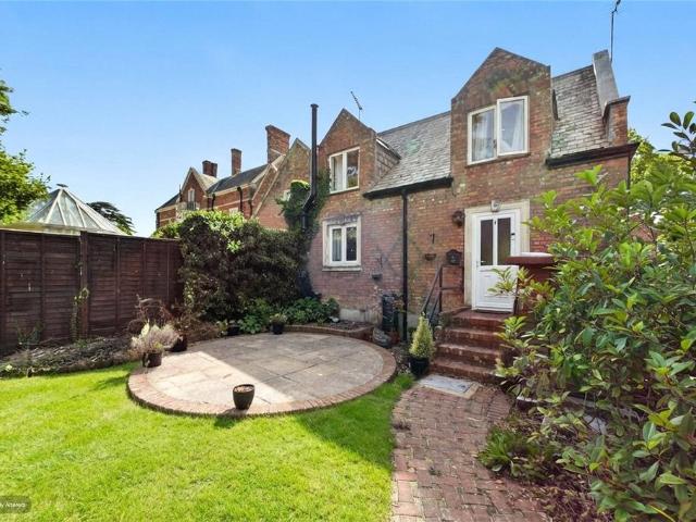 High Street, Aylesbury HP22 2 bed semi detached house to rent £1,250 pcm £288 pw