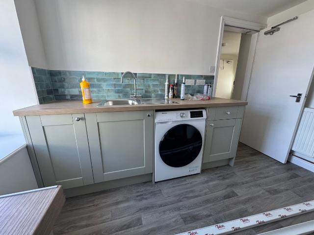 High Street, Bangor LL57, 2 bed flat to rent, £800 pcm | PrimeLocation