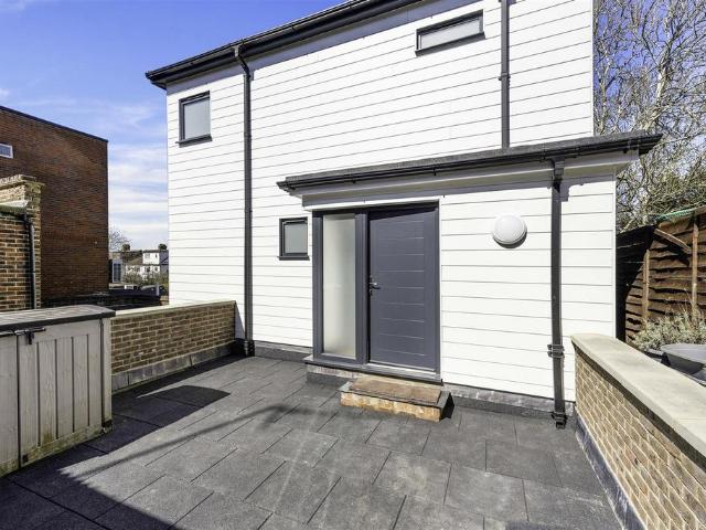 High Street, Banstead 1 bed apartment to rent £1,300 pcm £300 pw