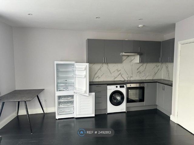 High Street, Barnet EN5, 1 bed flat to rent, £1,650 pcm | PrimeLocation