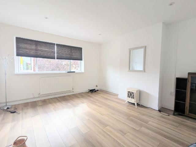 High Street, Bedford MK41, 2 bed maisonette to rent, £1,100 pcm | PrimeLocation