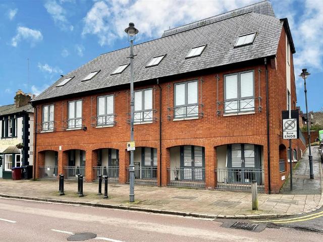 High Street, Berkhamsted 1 bed apartment to rent £1,400 pcm £323 pw