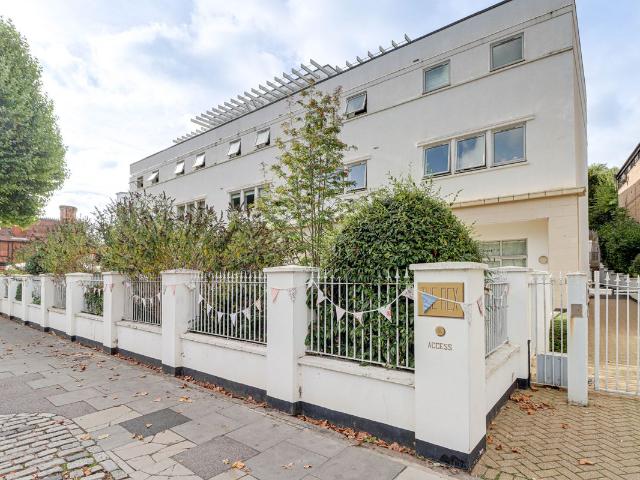 High Street, Berkhamsted, Hertfordshire HP4, 2 bed flat to rent, £1,450 pcm | PrimeLocation