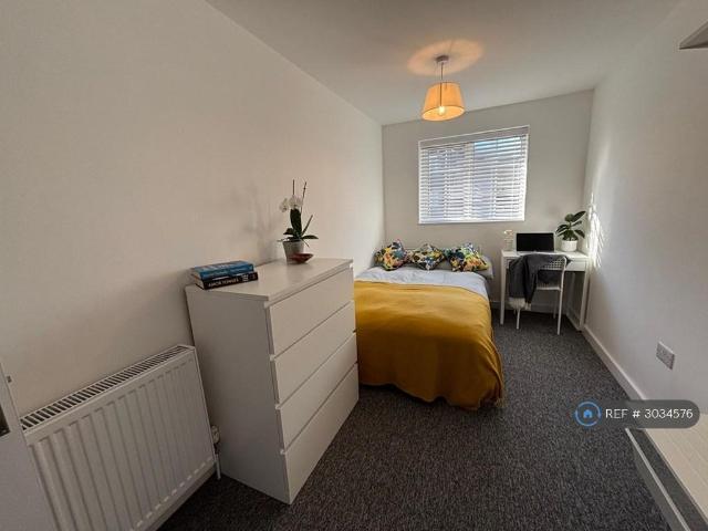 High Street, Berkhamsted, HP4 1 bed in a flat share to rent £915 pcm £211 pw